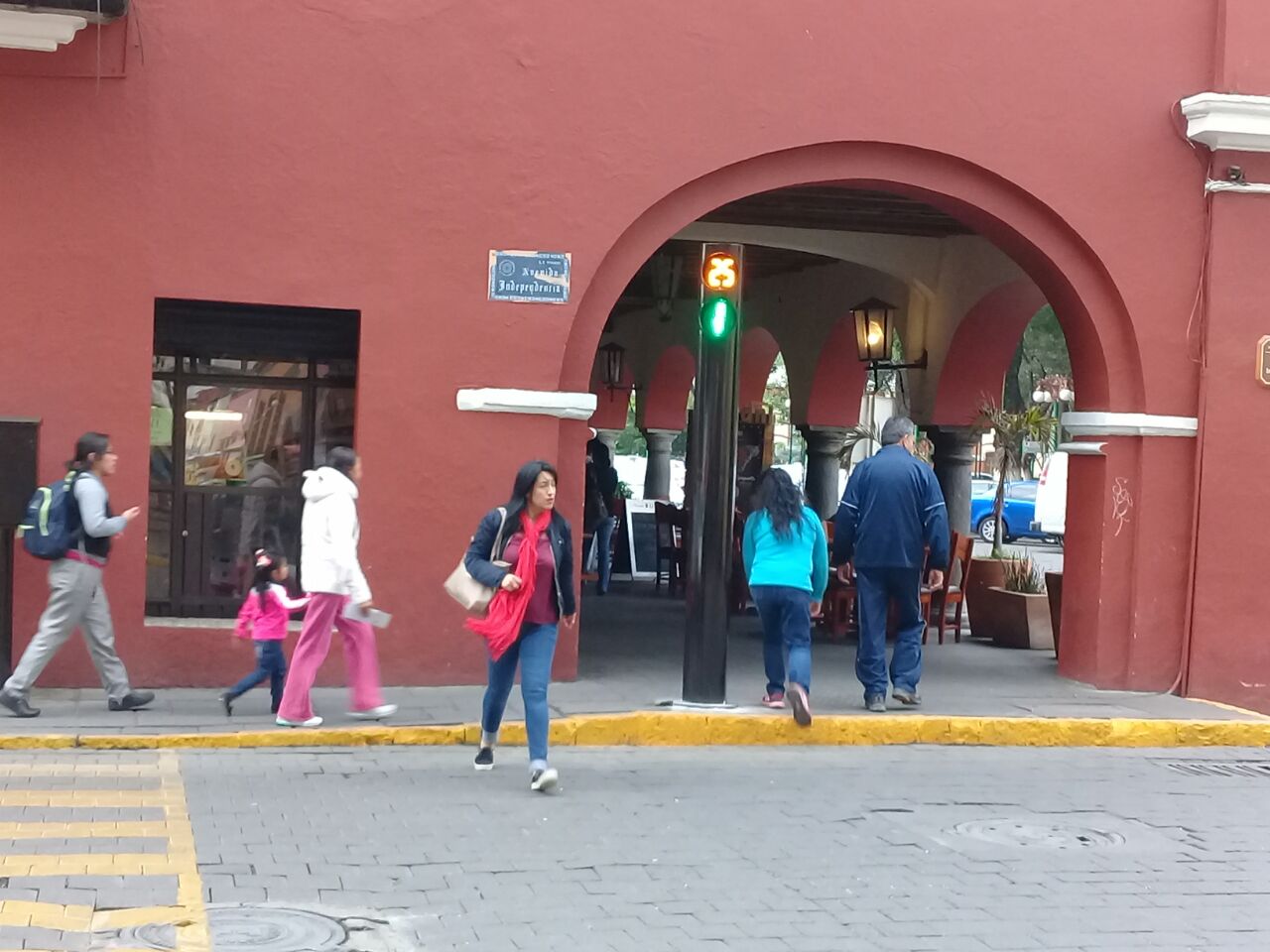 Instalan “semáforo inteligente” con GPS en la capital